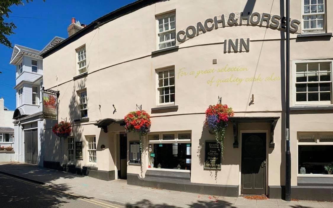 The Coach And Horses Inn Chepstow Bagian luar foto