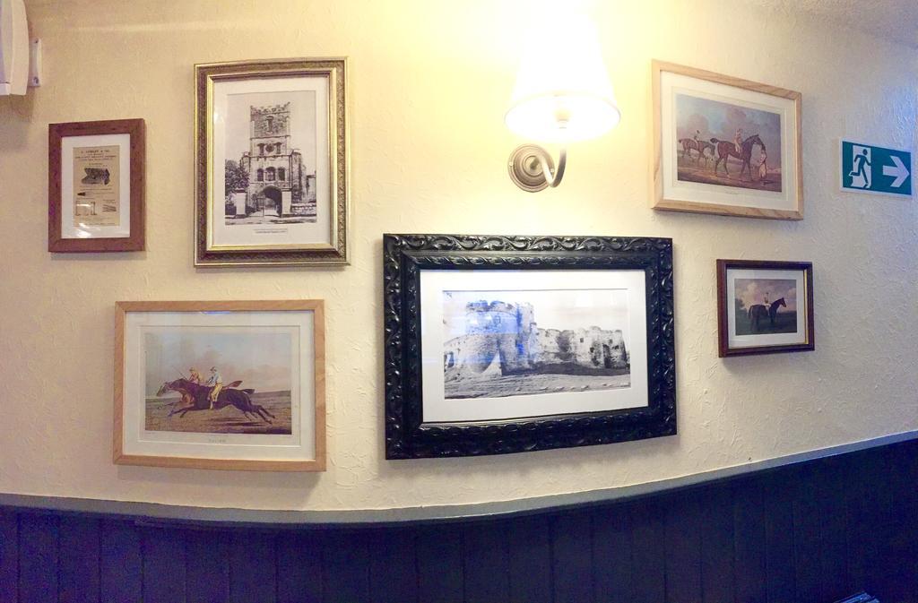 The Coach And Horses Inn Chepstow Bagian luar foto