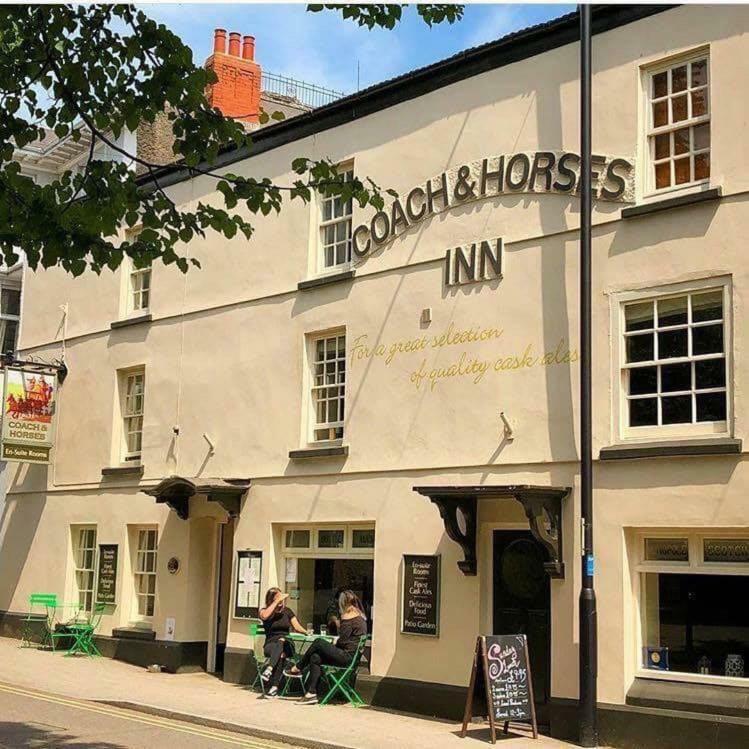 The Coach And Horses Inn Chepstow Bagian luar foto